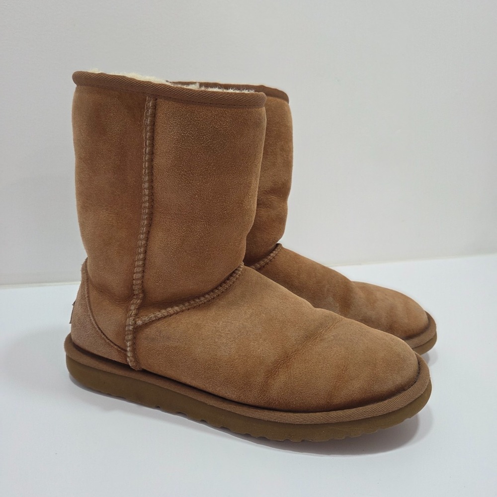 UGG Women's Sz 8 Classic Short 5825 Sheepskin Suede Winter Ankle Boots